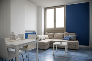 Apartment, 1 Bedroom, City View, Annex Building (Largo Europa 3) | Living area | Flat-screen TV - B&B Scrovegni (Padova)