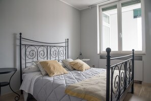 Apartment, 1 Bedroom, City View | In-room safe, desk, free WiFi, bed sheets - B&B Scrovegni (Padova)
