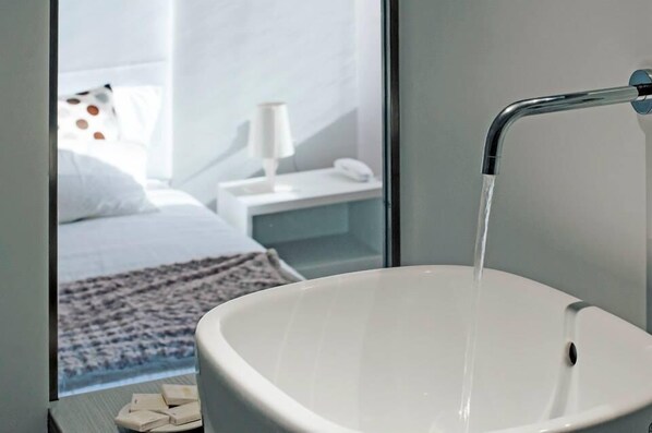 Kahden hengen huone | Kylpyhuoneen pesuallas