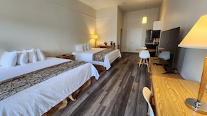 Studio Classique, plusieurs lits, coin cuisine (Pet Friendly Room) | Bureau, Wi-Fi gratuit, draps fournis