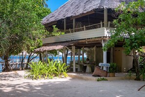 Outdoor treatment areas, body treatments, body scrubs - Trikora Beach Club & Resort (Bintan)