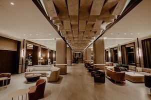 2 Bars/Lounges, Poolbar