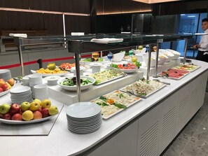 Frokostbuffé hver dag (EUR 15 per person)