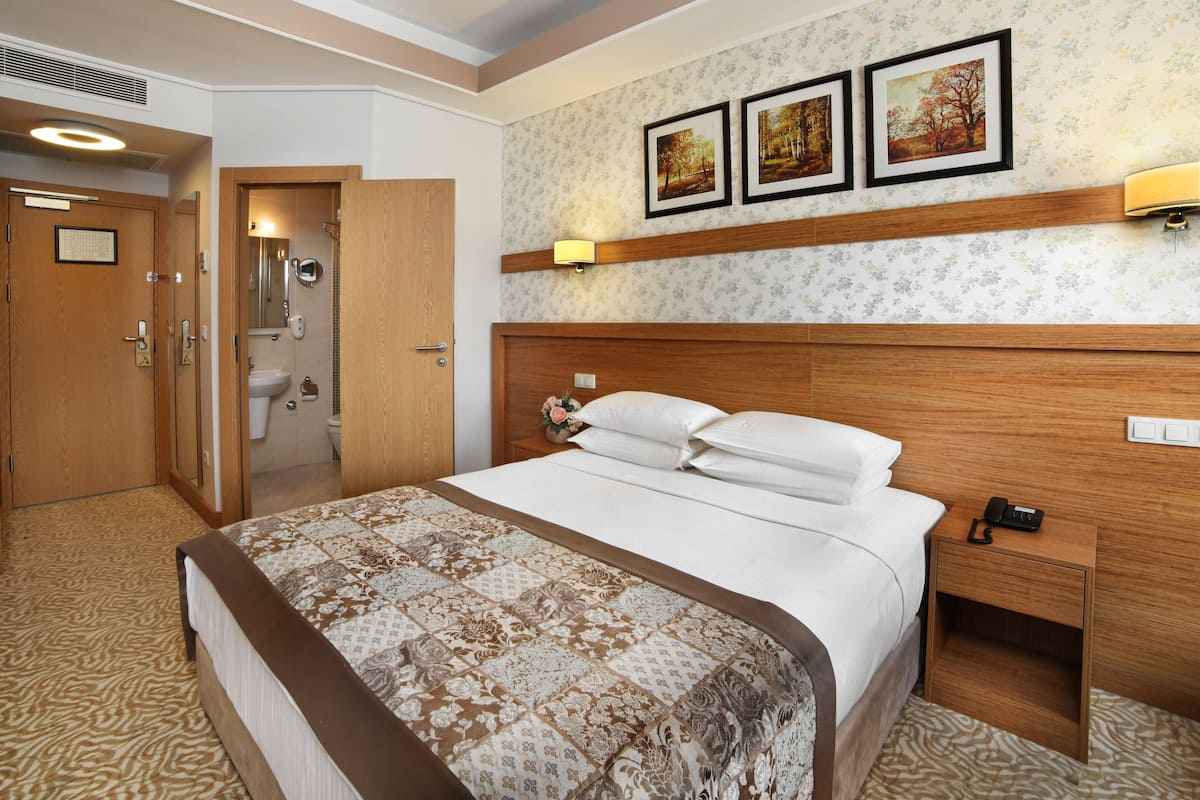 1 Schlafzimmer, Minibar, Zimmersafe, Schreibtisch