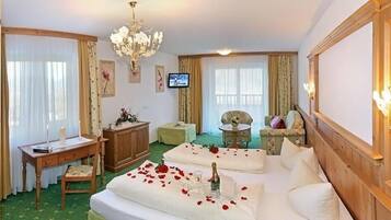 Hochwertige Bettwaren, Zimmersafe, kostenloses WLAN, Bettwäsche