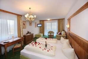 Panorama-Zimmer, Balkon, Bergblick | Hochwertige Bettwaren, Zimmersafe, kostenloses WLAN, Bettwäsche