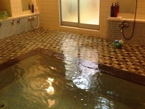 Indoor spa tub