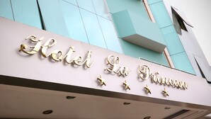 تفاصيل الفندق من الخارج