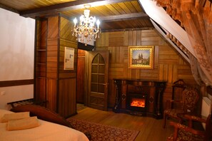 Memory-foam beds, in-room safe, individually decorated - SPA Hotel Zámek Lužec (Nejdek)