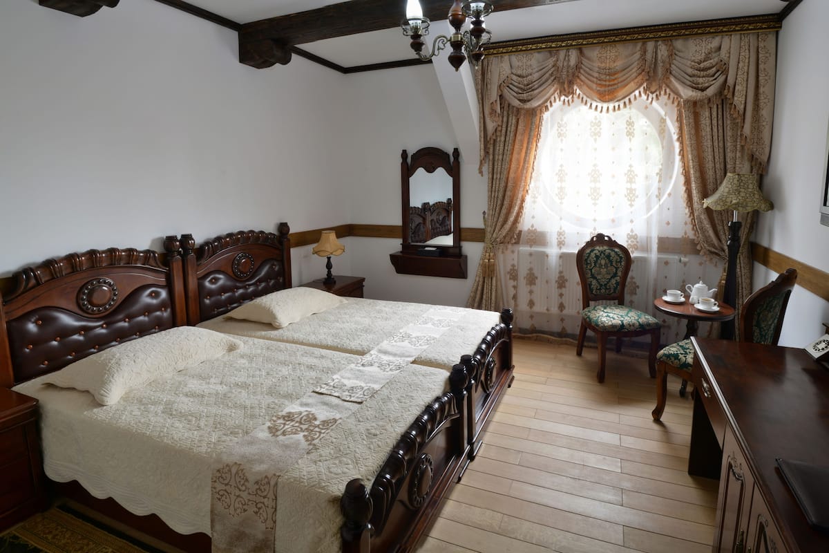 Memory-foam beds, in-room safe, desk, blackout curtains