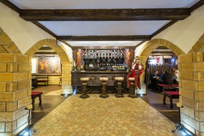 Pub, garden views, open daily - SPA Hotel Zámek Lužec (Nejdek)