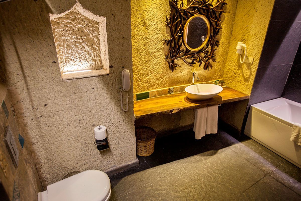 superior room | bathroom | combined shower/bathtub, free toiletries, hair dryer, dressing gowns