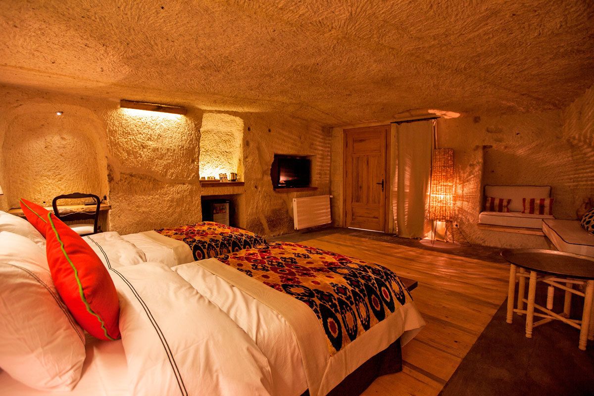 family room | minibar, in-room safe, cots/infant beds, rollaway beds