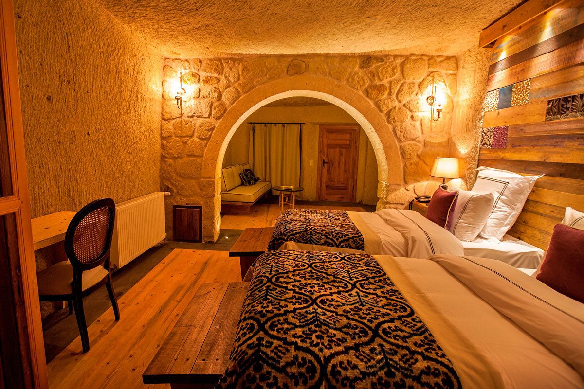 family room | minibar, in-room safe, cots/infant beds, rollaway beds