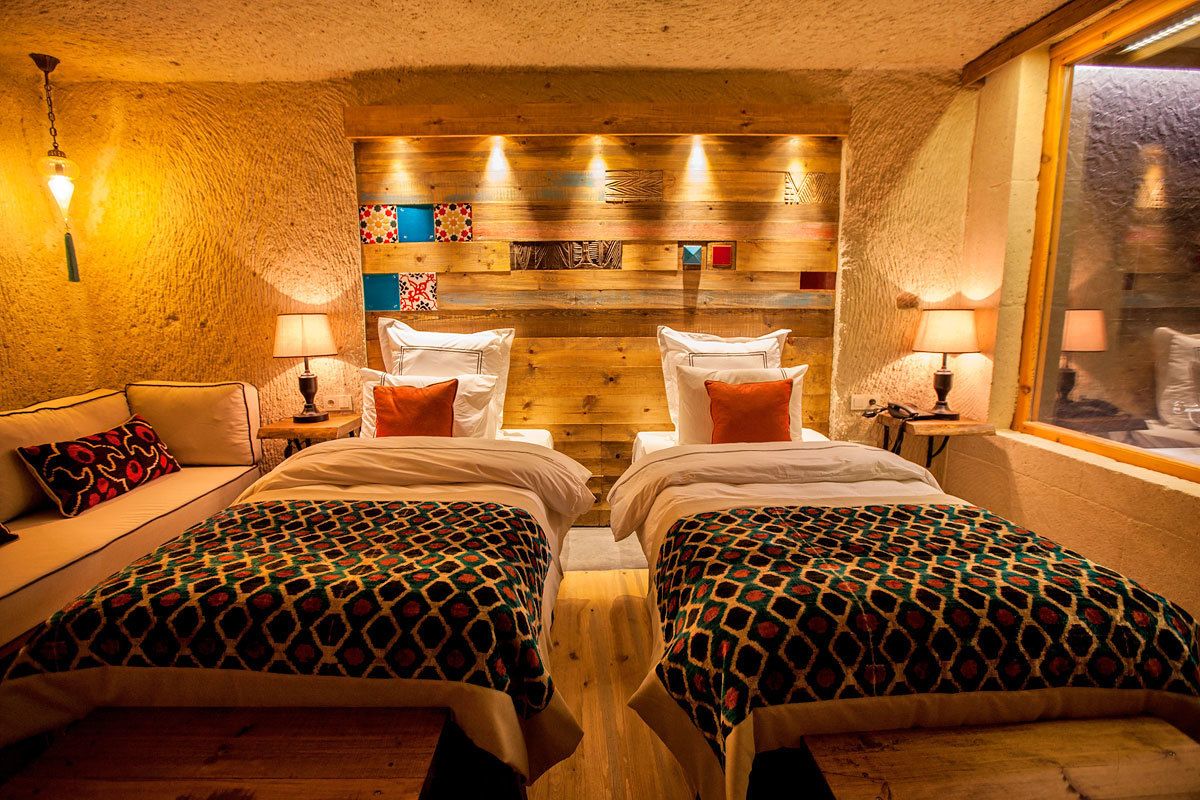 family room | minibar, in-room safe, cots/infant beds, rollaway beds