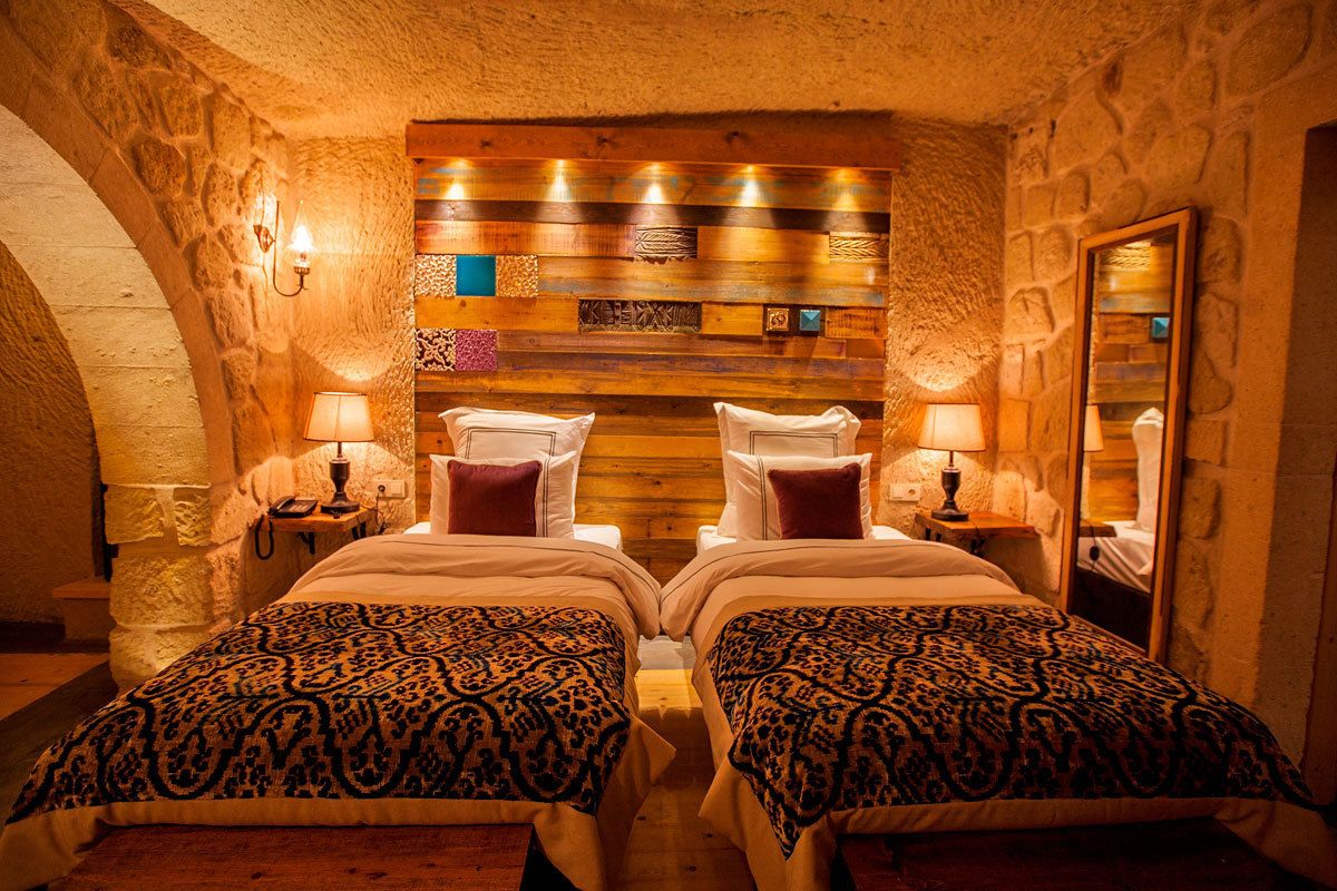 family room | minibar, in-room safe, cots/infant beds, rollaway beds