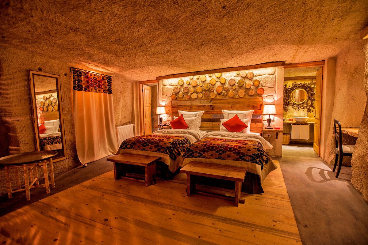 family room | minibar, in-room safe, cots/infant beds, rollaway beds