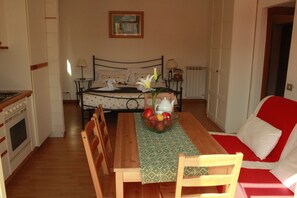 Studio | In-room dining - St. John Villa (Rome)