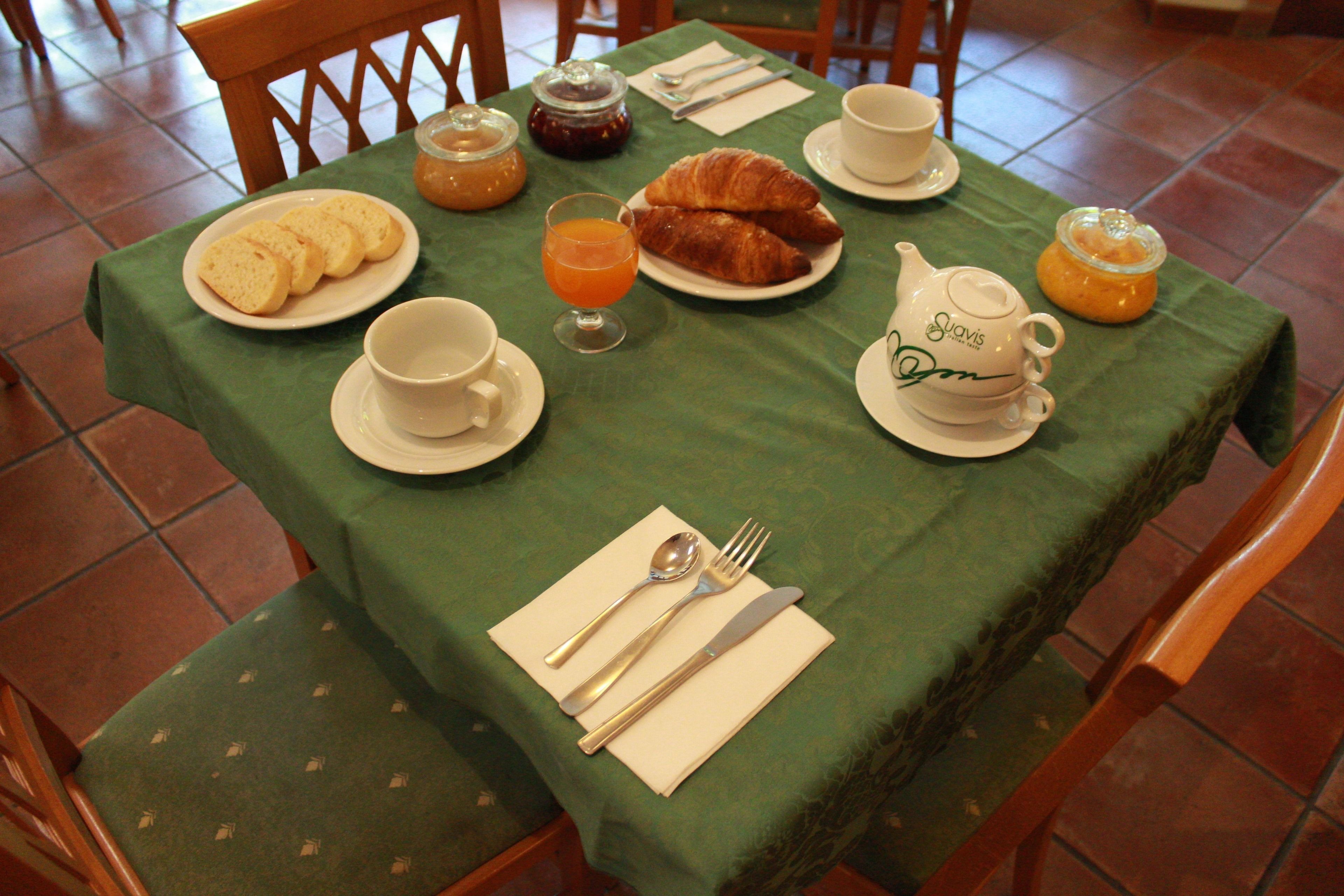 daily cooked-to-order breakfast for a fee