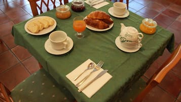 Daily cooked-to-order breakfast for a fee