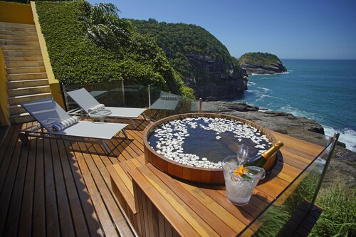 Cliffside Luxury Inn