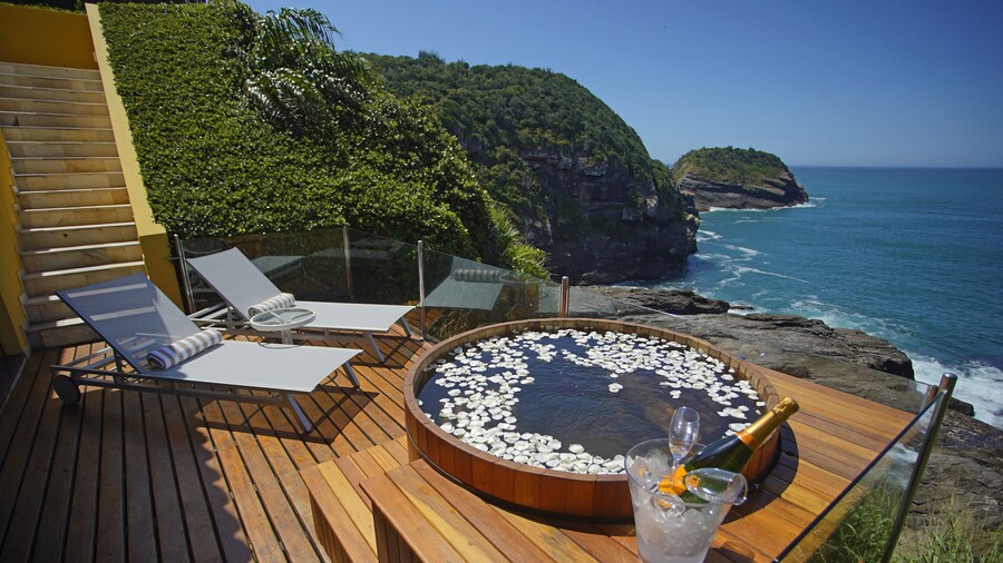 Cliffside Luxury Inn