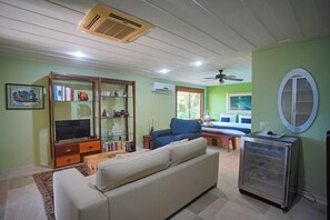 1 Schlafzimmer, hochwertige Bettwaren, Daunenbettdecken, Zimmersafe