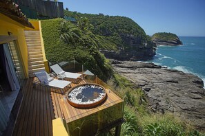 Água Marinha | أغطية فراش متميزة وألحفة محشوة بالريش وخزنة داخل الغرفة