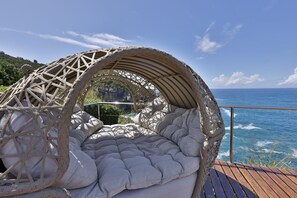 Premium bedding, down comforters, in-room safe, individually decorated - Cliffside Luxury Inn (Búzios)