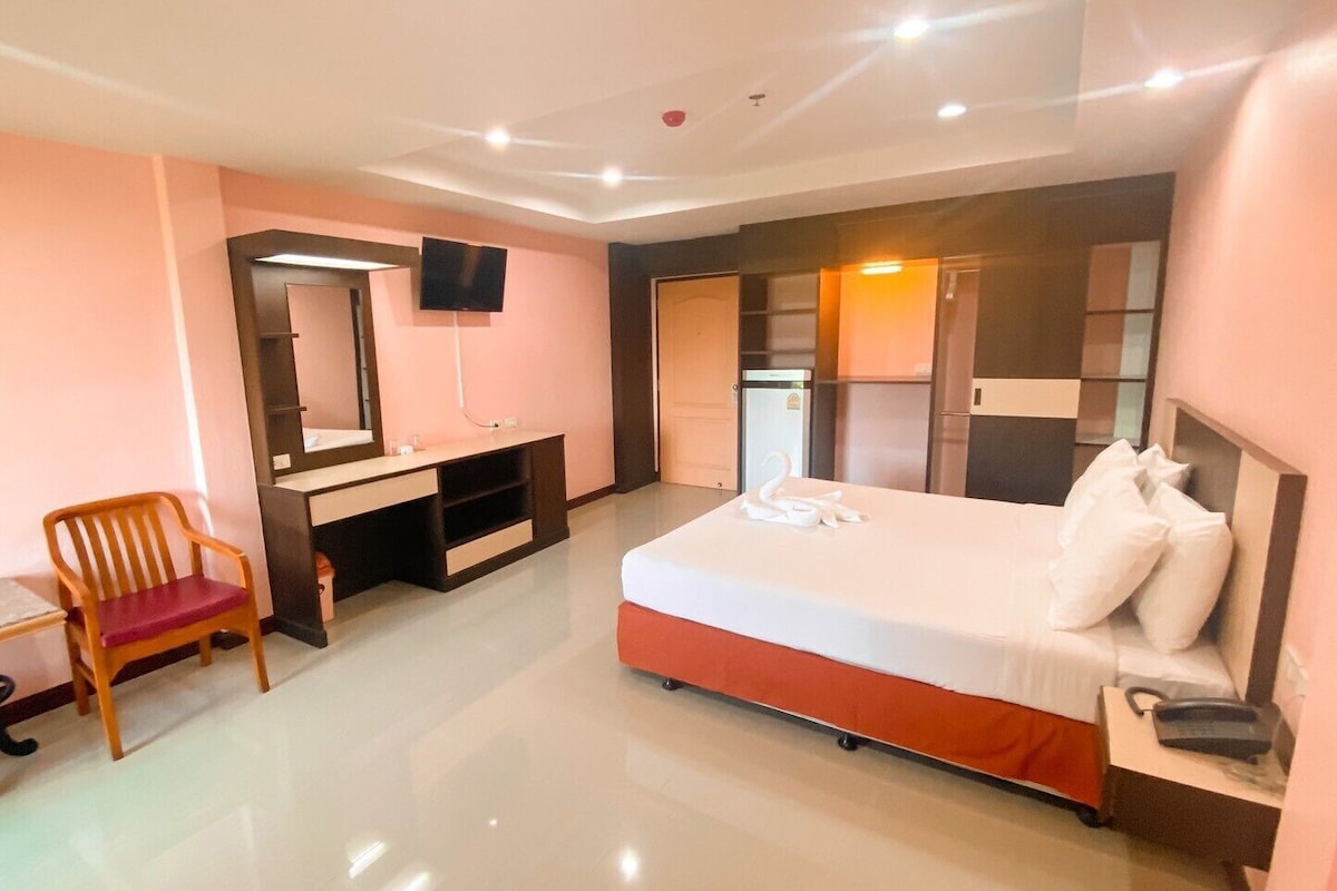 Desk, blackout curtains, free WiFi, bed sheets