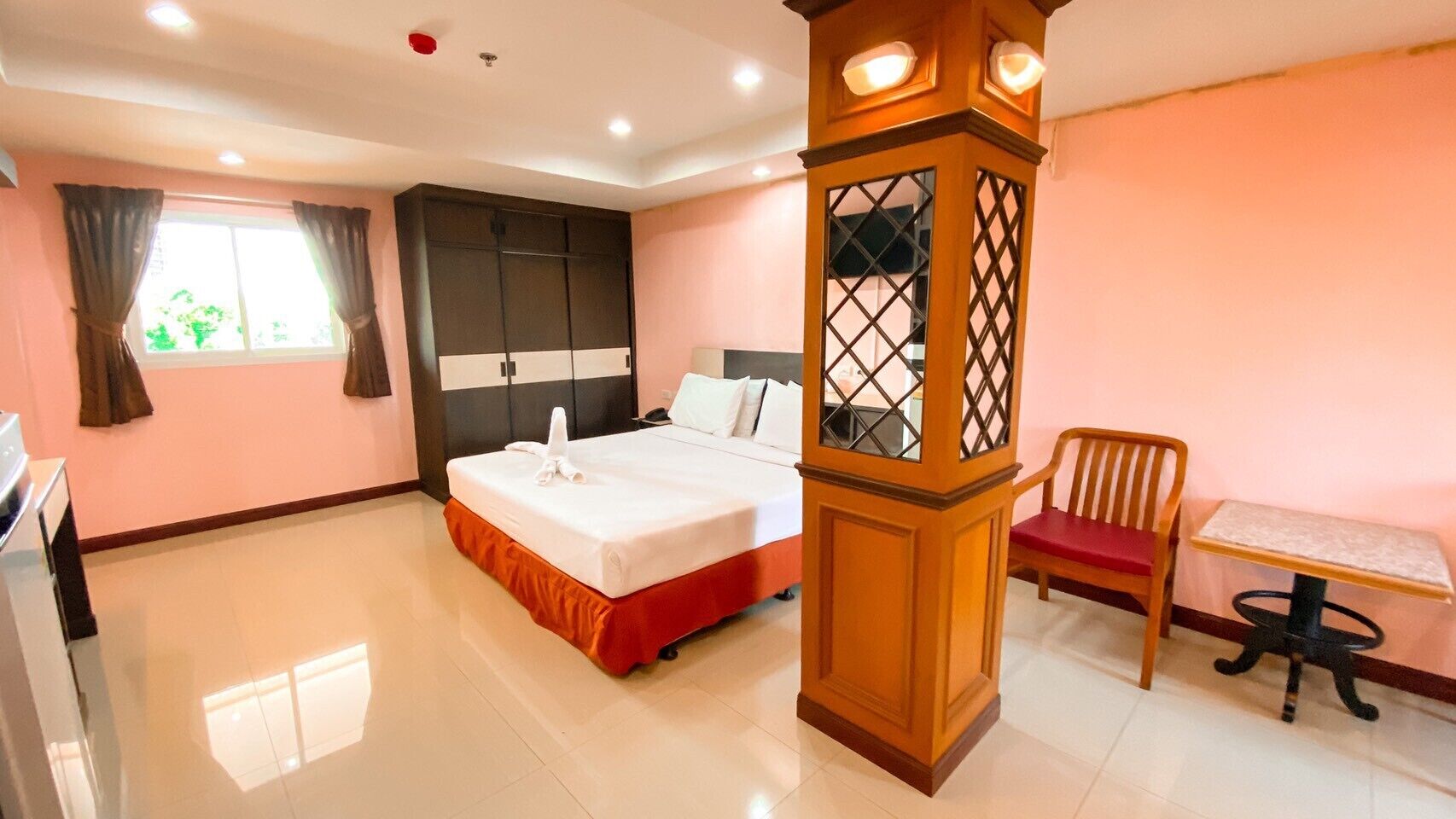 Deluxe Double Room | Desk, blackout curtains, free WiFi, bed sheets