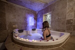Honeymoon Double Room | Bathroom | Free toiletries, hair dryer, slippers, towels
