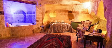 Honeymoon-Doppelzimmer | Individuell dekoriert, individuell eingerichtet, Schreibtisch