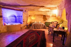 Honeymoon Double Room | Individually decorated, individually furnished, desk, free WiFi