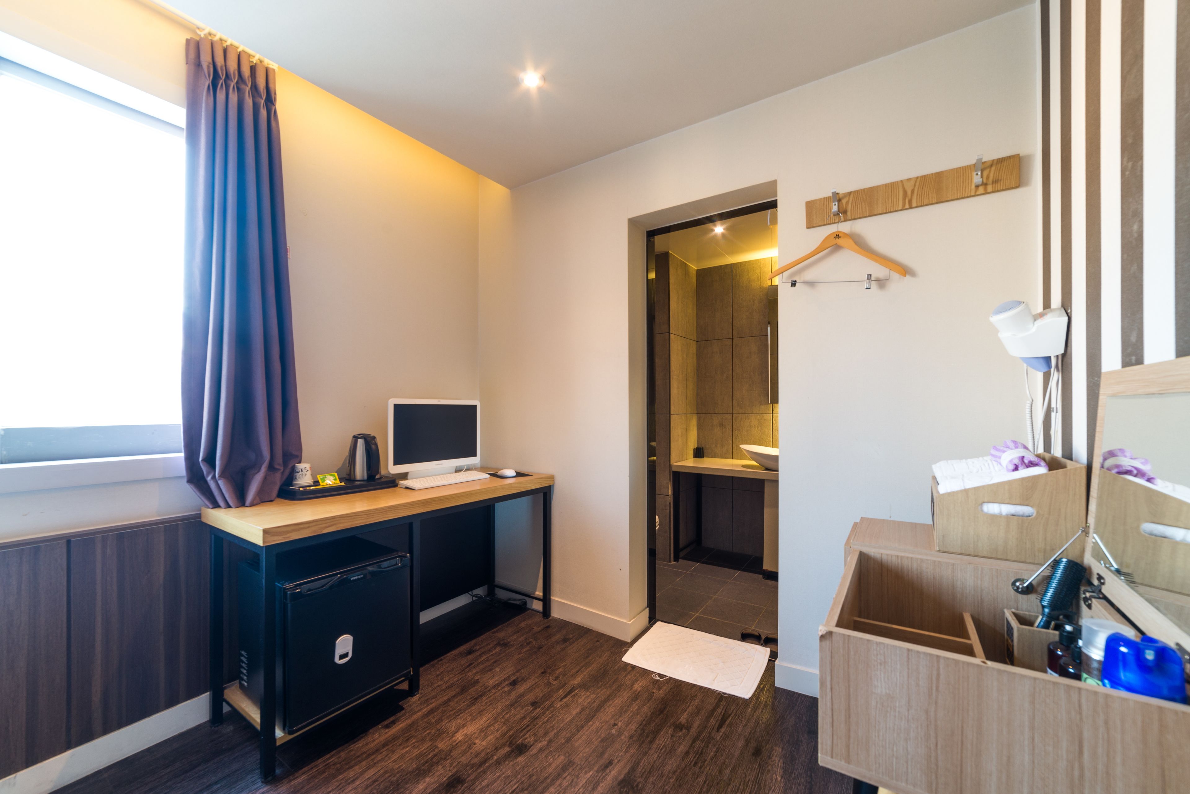 Deluxe Room | Desk, blackout curtains, soundproofing, free WiFi