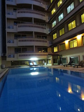 Kolam renang outdoor