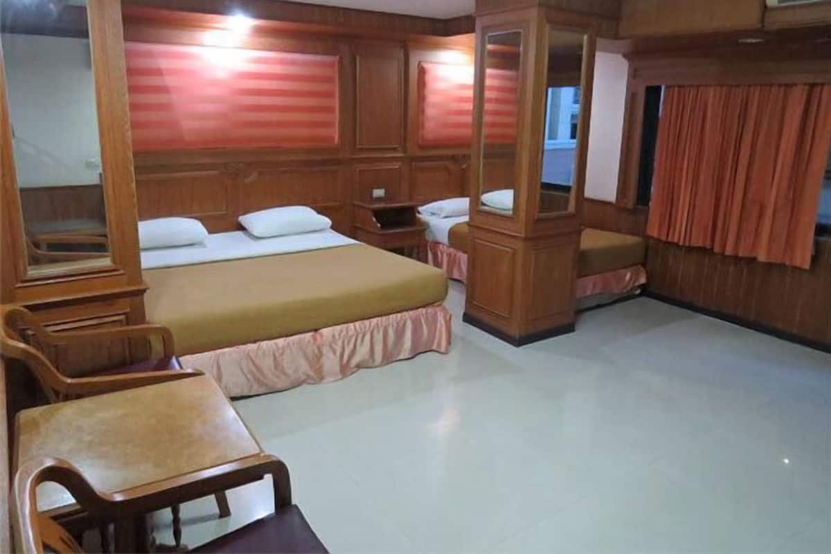 Triple Room | Bar mini, meja, Wi-fi percuma