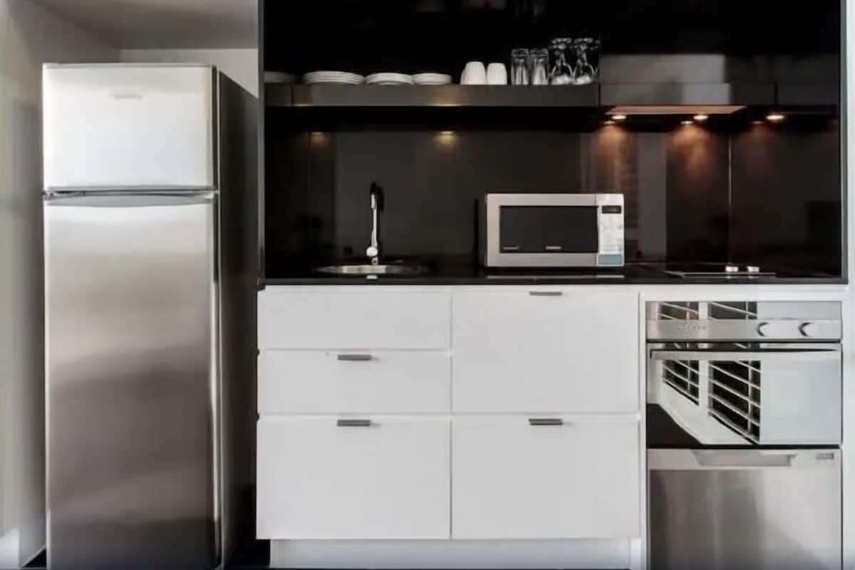 Dapur pribadi | Lemari es besar, microwave, kompor, dan mesin pencuci piring