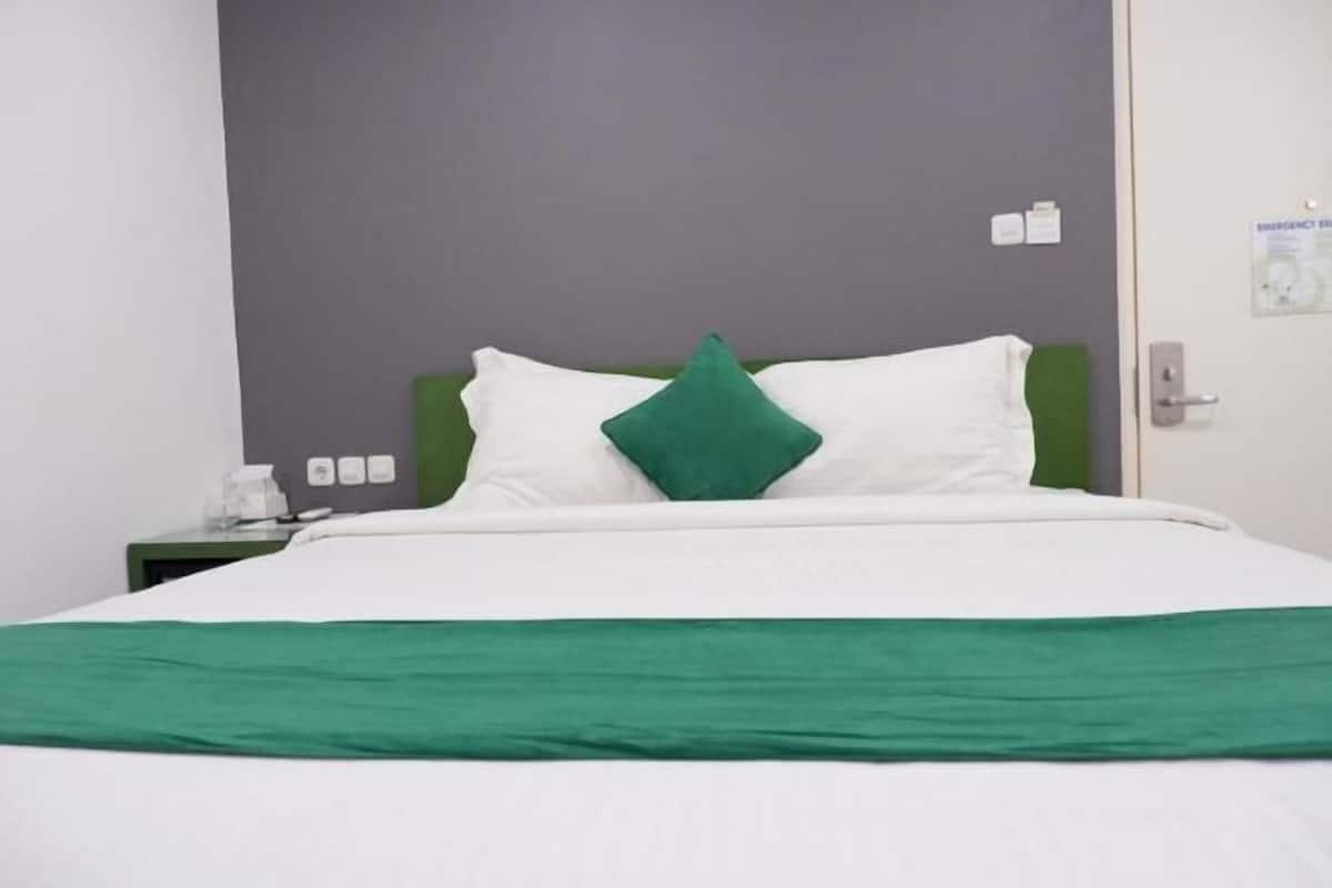 In-room safe, desk, free WiFi, bed sheets