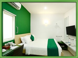 Deluxe Room | In-room safe, desk, free WiFi, bed sheets