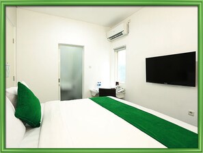 Deluxe Room | In-room safe, desk, free WiFi, bed sheets