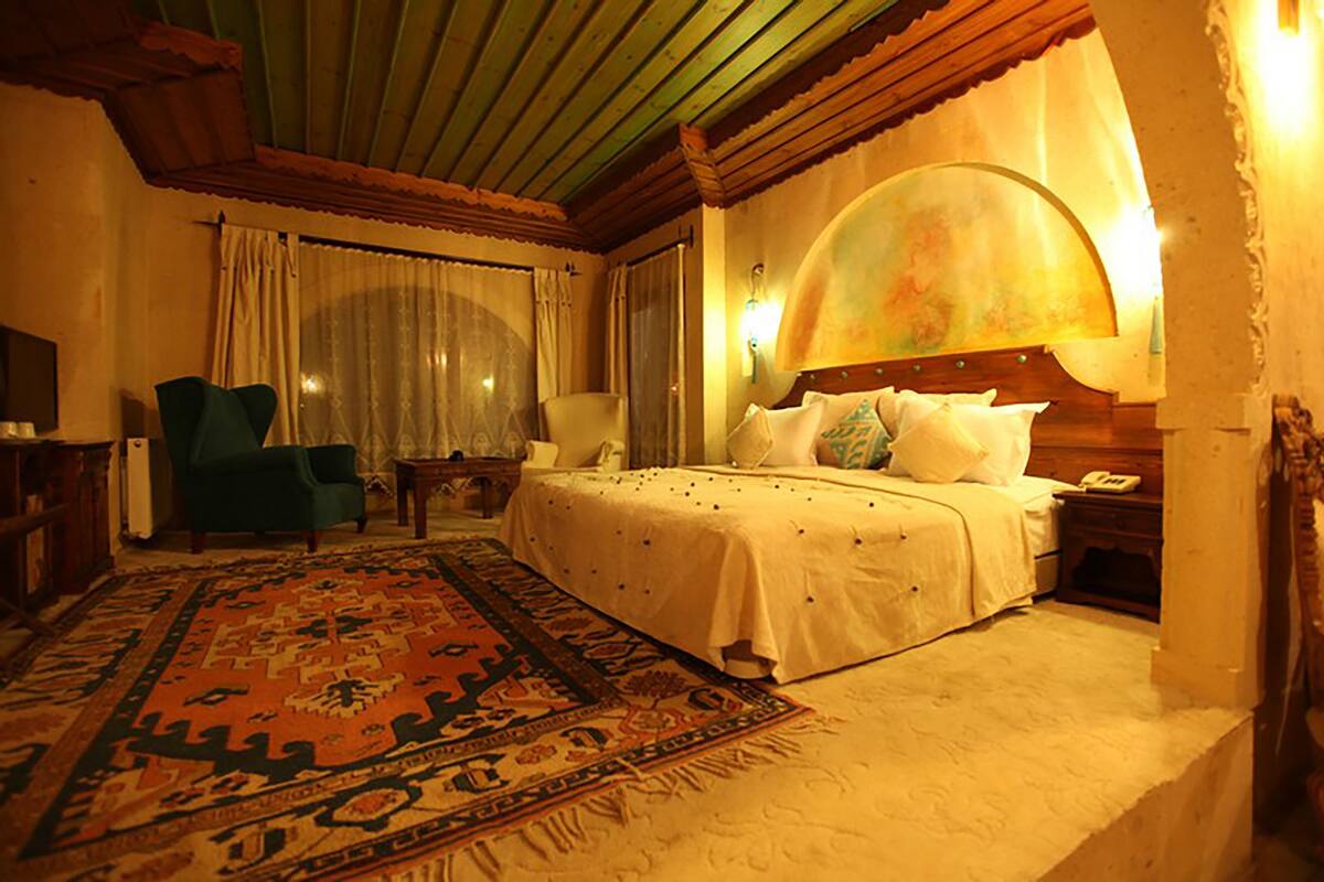 tunc bey honeymoon suite | premium bedding, minibar, desk, free wifi