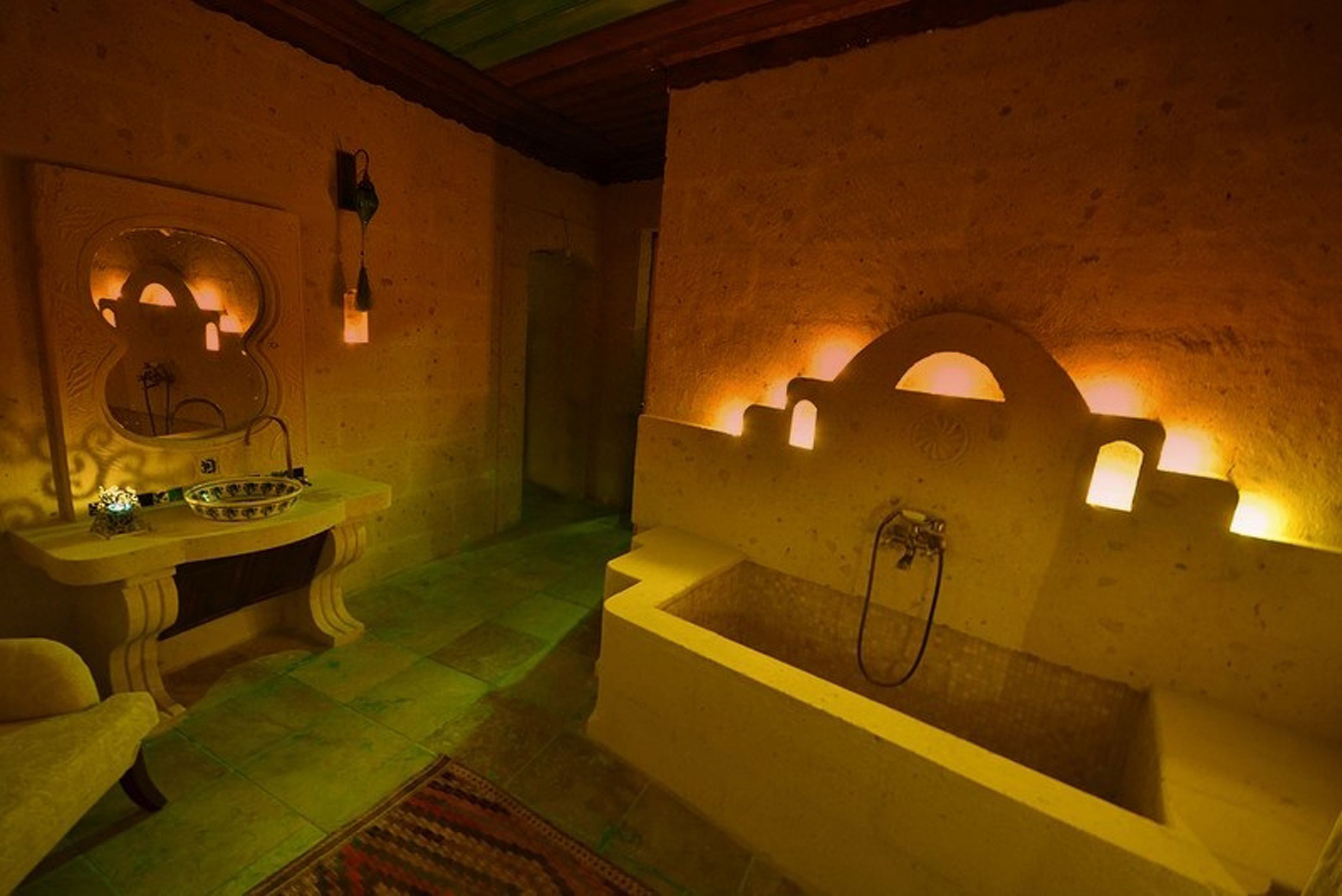 zeynepsu hanim junior suite | bathroom | jetted bath, free toiletries, hair dryer, towels