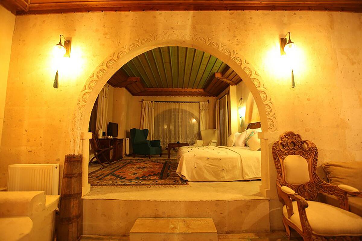 tunc bey honeymoon suite | premium bedding, minibar, desk, free wifi