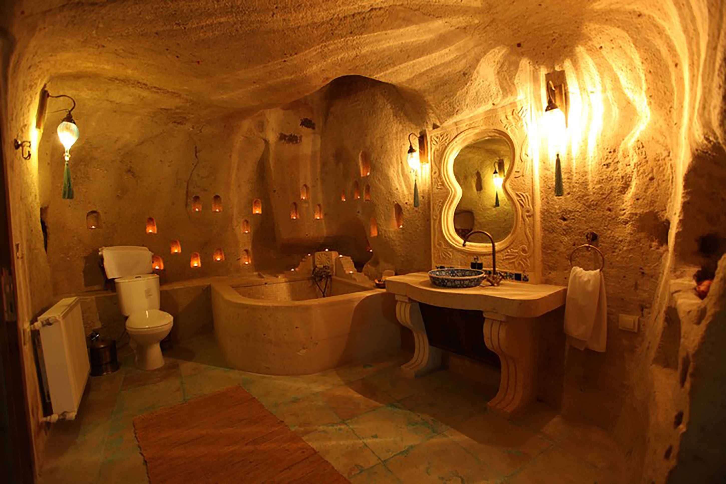 gelin kiz honeymoon suite | bathroom | jetted bath, free toiletries, hair dryer, towels