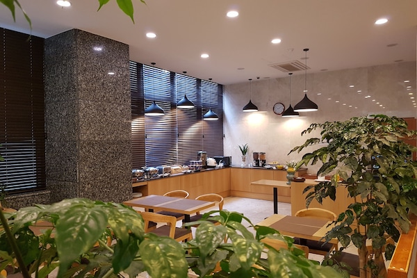 Desayuno buffet todos los días (con cargo)