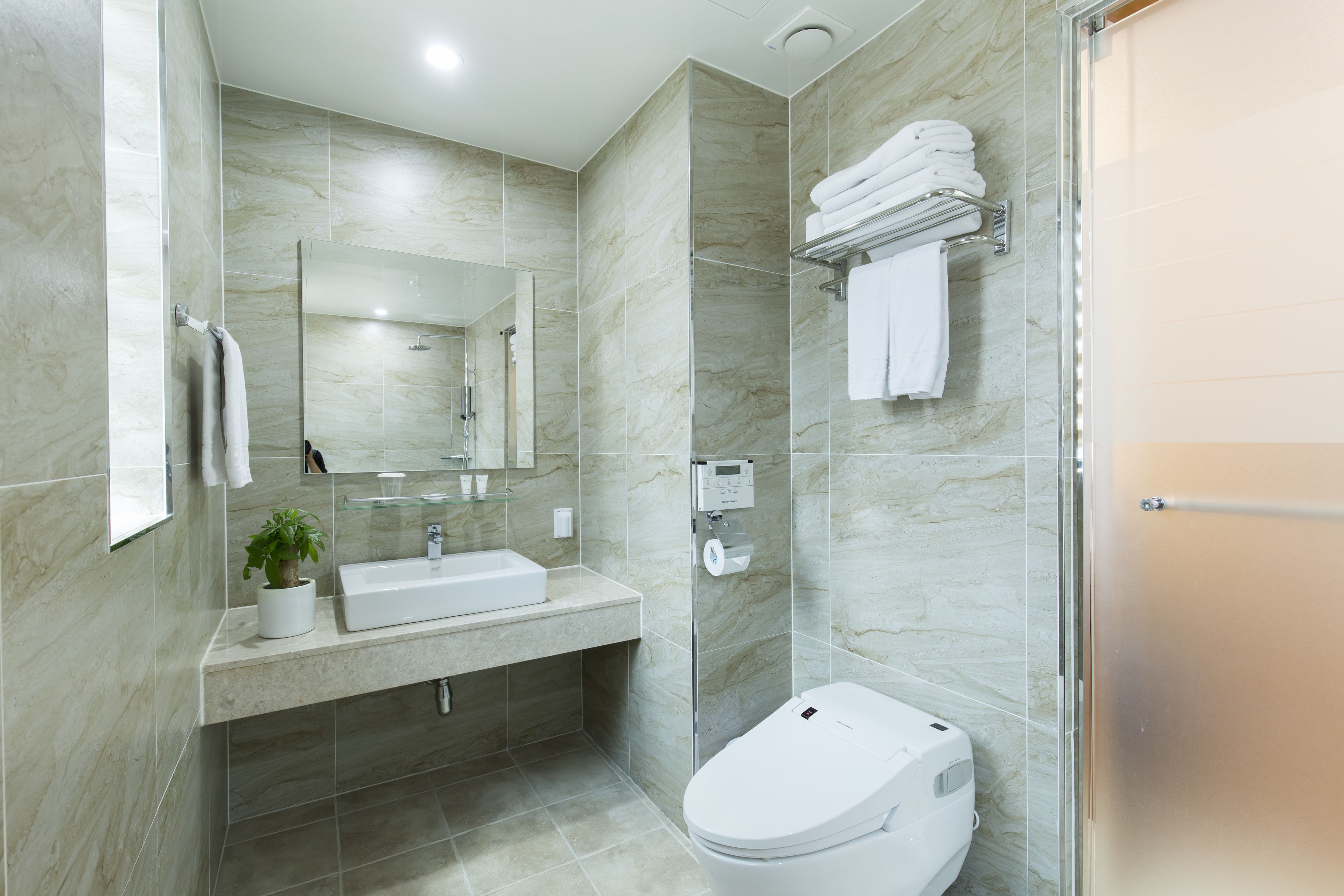 family twin room | bathroom | deep-soaking bathtub, free toiletries, hair dryer, bathrobes