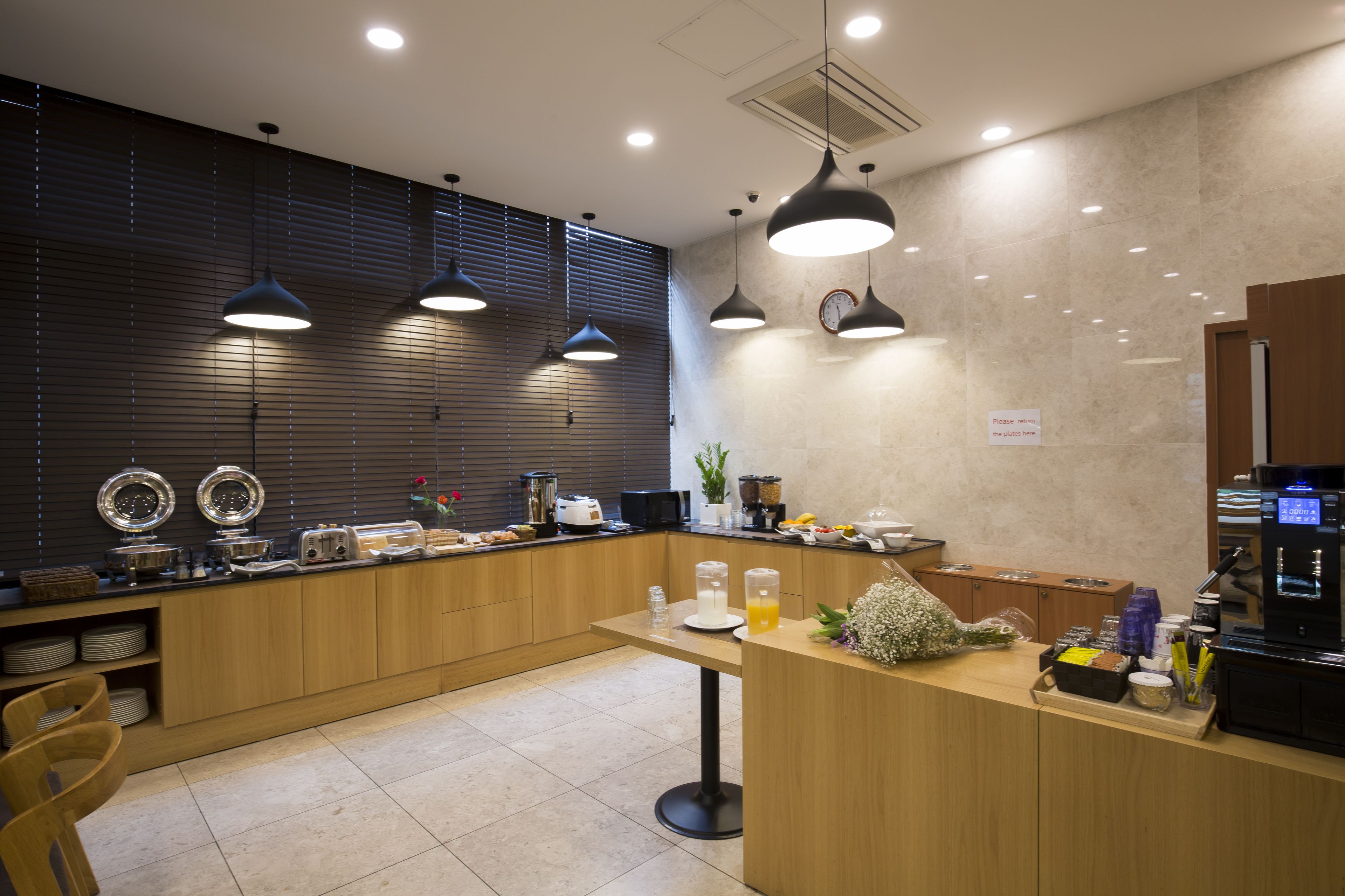 daily buffet breakfast (krw 15000 per person)