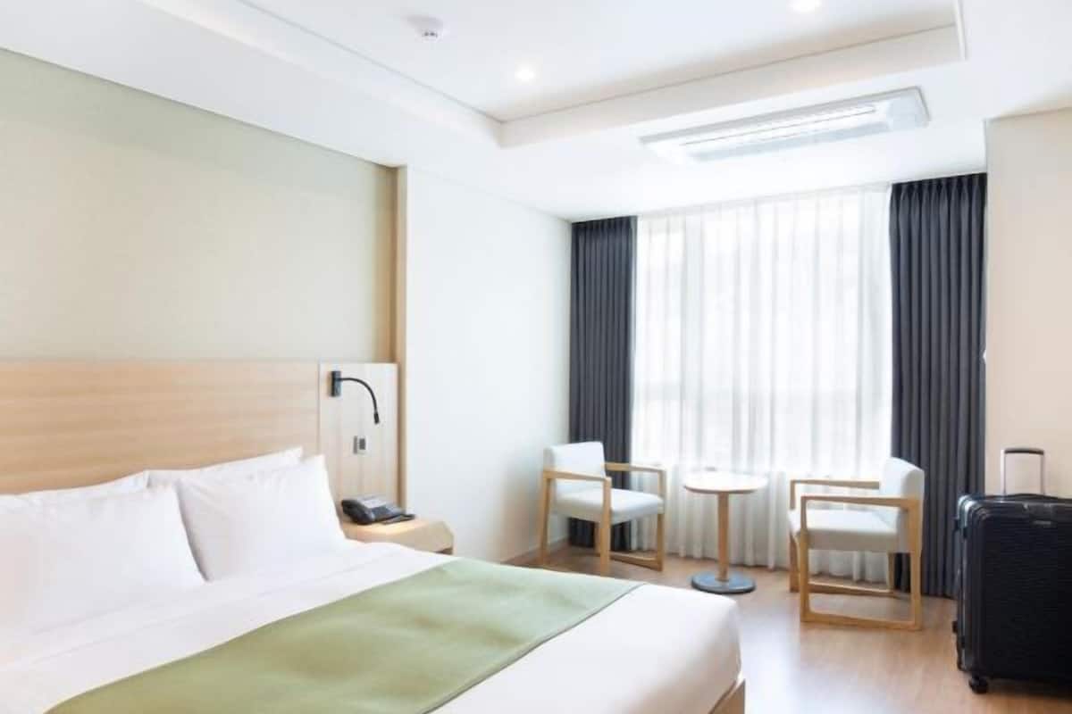 In-room safe, blackout drapes, soundproofing, free WiFi