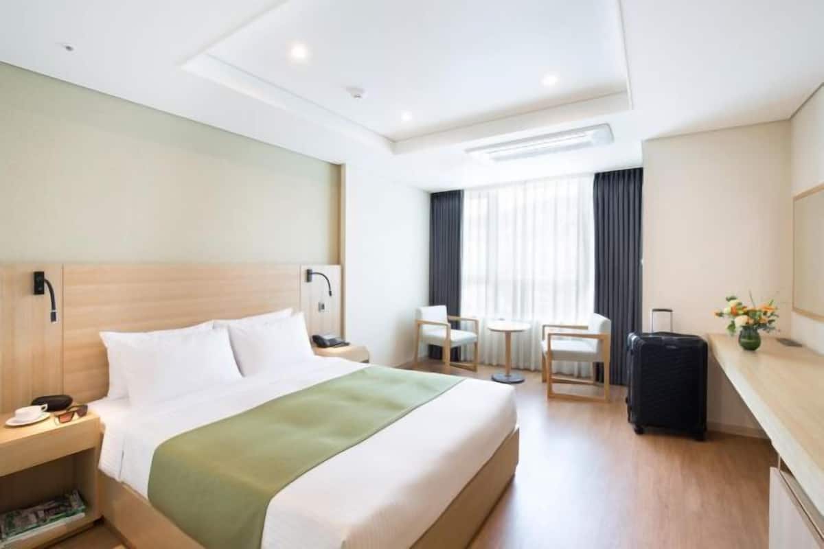 In-room safe, blackout drapes, soundproofing, free WiFi